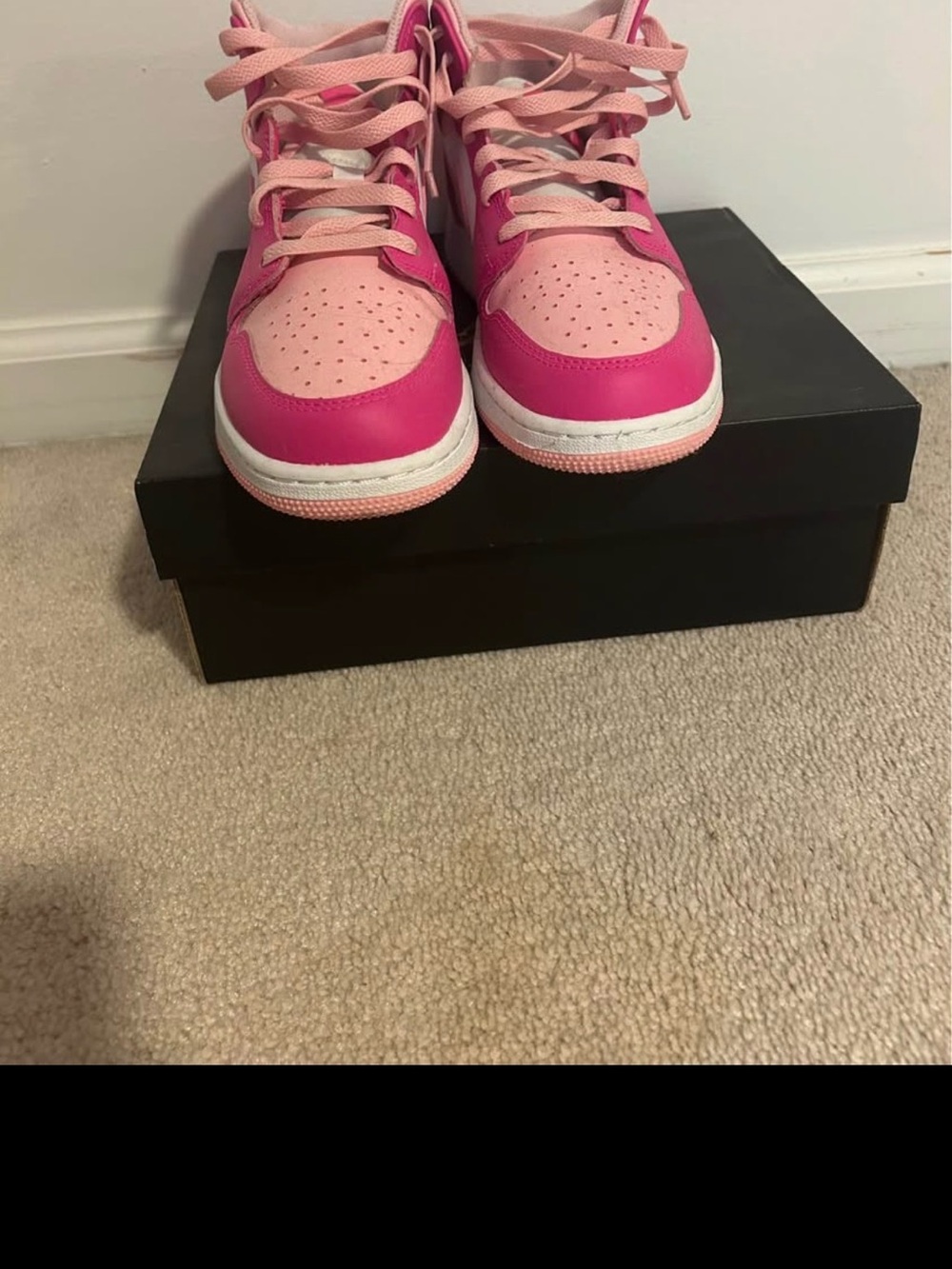 Air Jordan 1 Mid White/Medium Soft Pink 5Y Womens size 7 Like new Worn twice - Picture 3 of 6